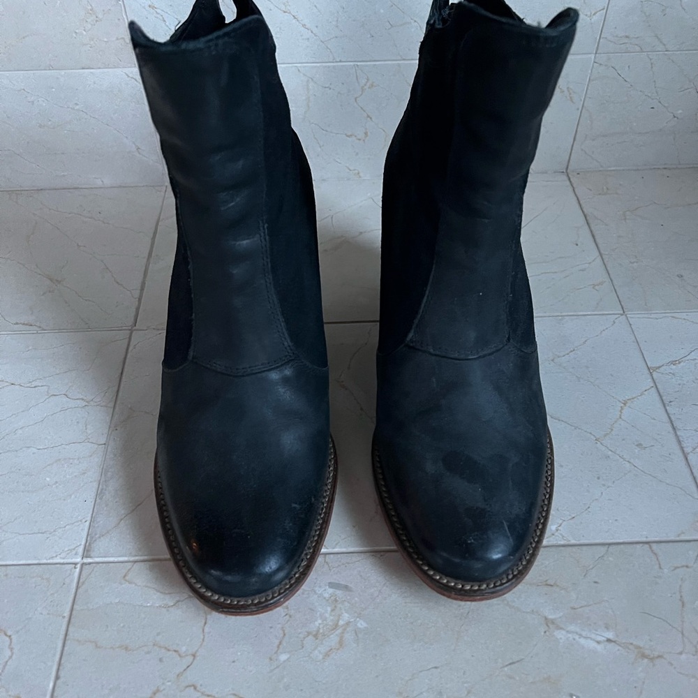 Western Style Black Heeled Boots